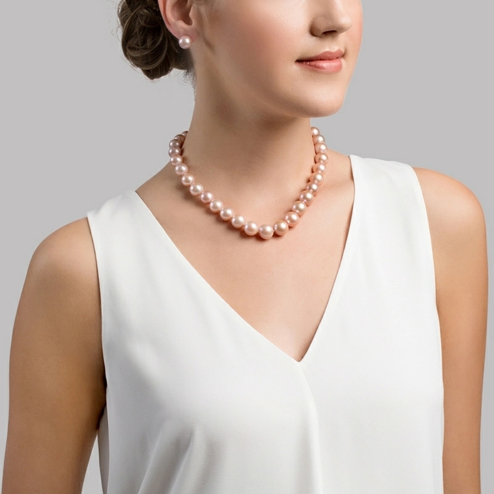 Blush Pink faux Tahitian Pearl necklace 🆕